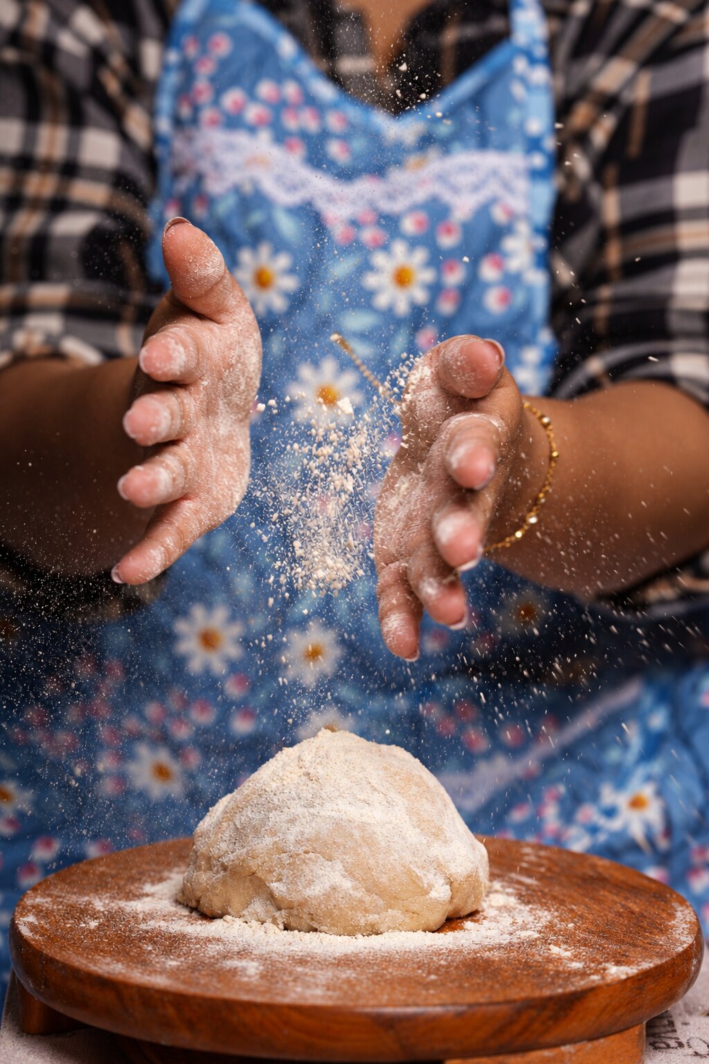 Hands clapping flour over dough, one of the simple home checks for judging atta quality